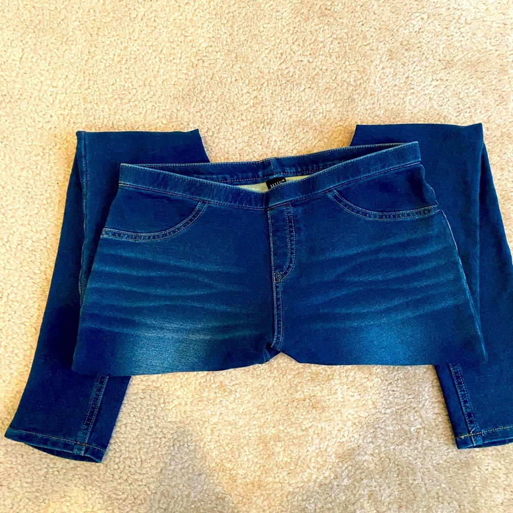 EUC Hue dark Denim Jeggjngs size small